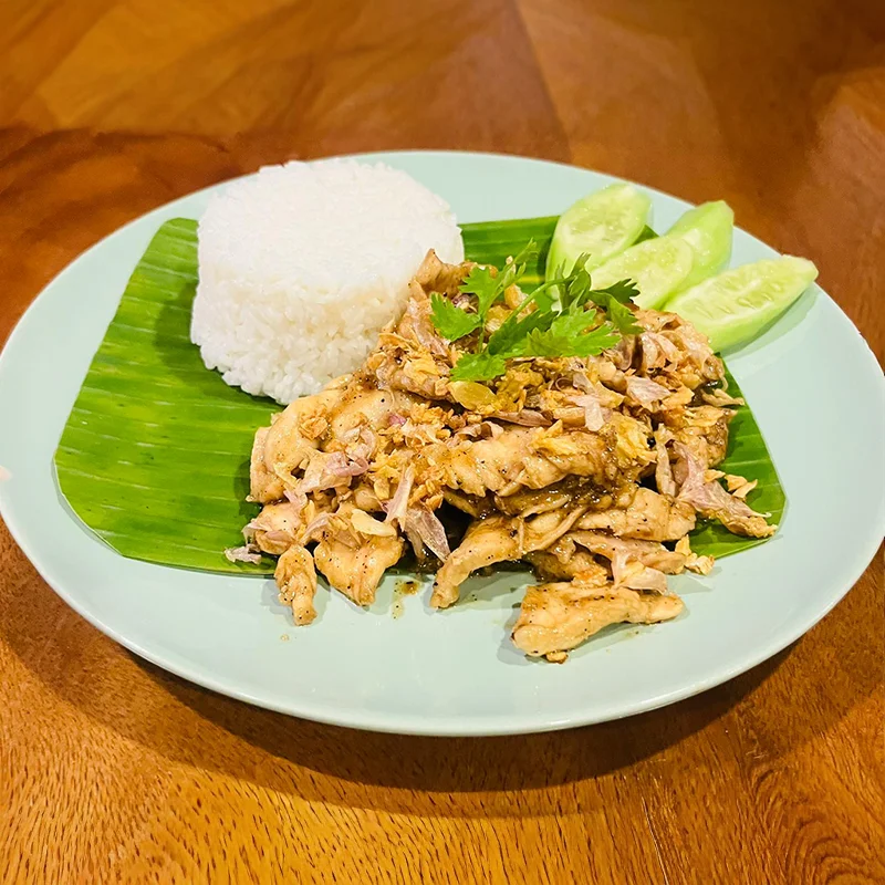 gai tod kratiem thai garlic chicken with crispy fried garlic topping