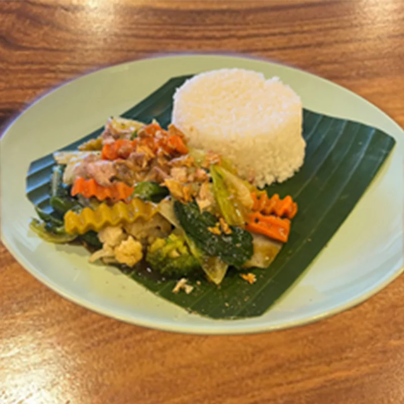 A colourful selection of fresh vegetables stir-fried in a savoury Thai sauce